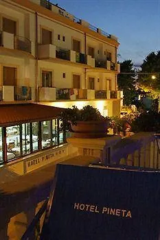 Pineta Hotell